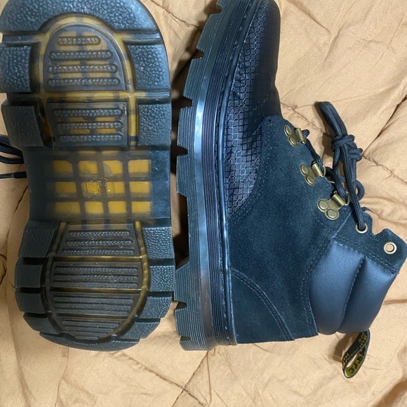 Dr. Martens hiking boots ladies 10. Mens 9. - Picture 4 of 5